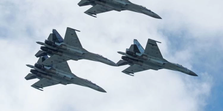 SU-30: Δέκα ρωσικά μαχητικά άνοιξαν πυρ πάνω από την Κριμαία